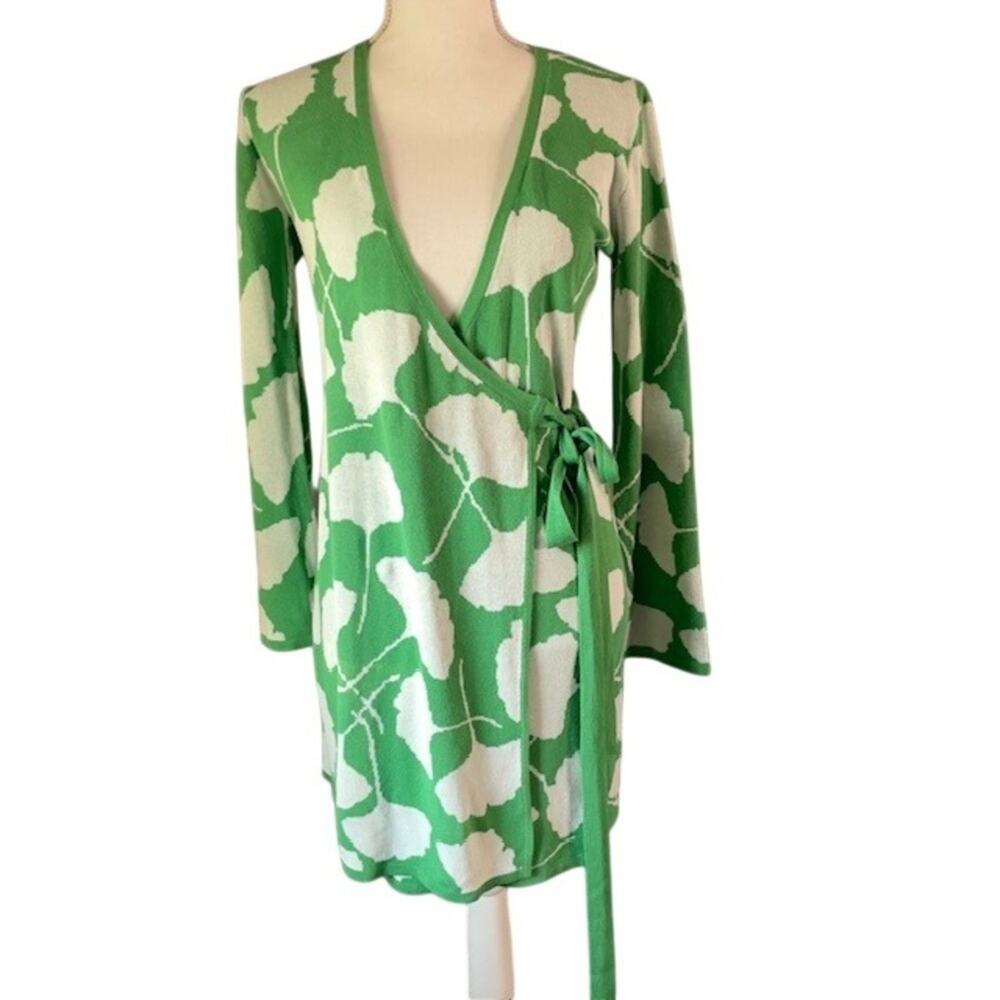 Diane von Furstenberg Wrap Top Pant Set Green Leaf Print Resort Quiet Luxury - Picture 3 of 14